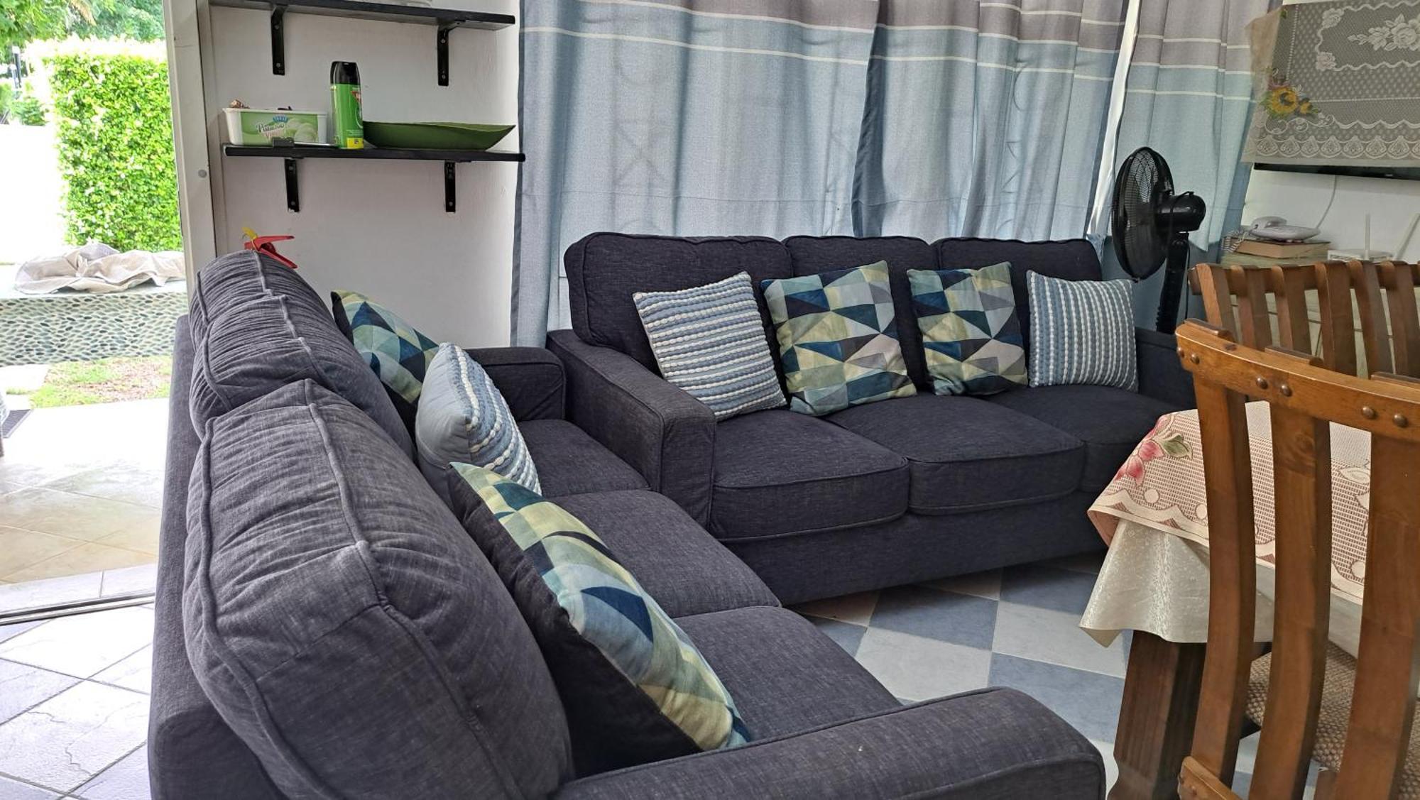 Peaceful And Private Villa กรองด์เบย์ ภายนอก รูปภาพ