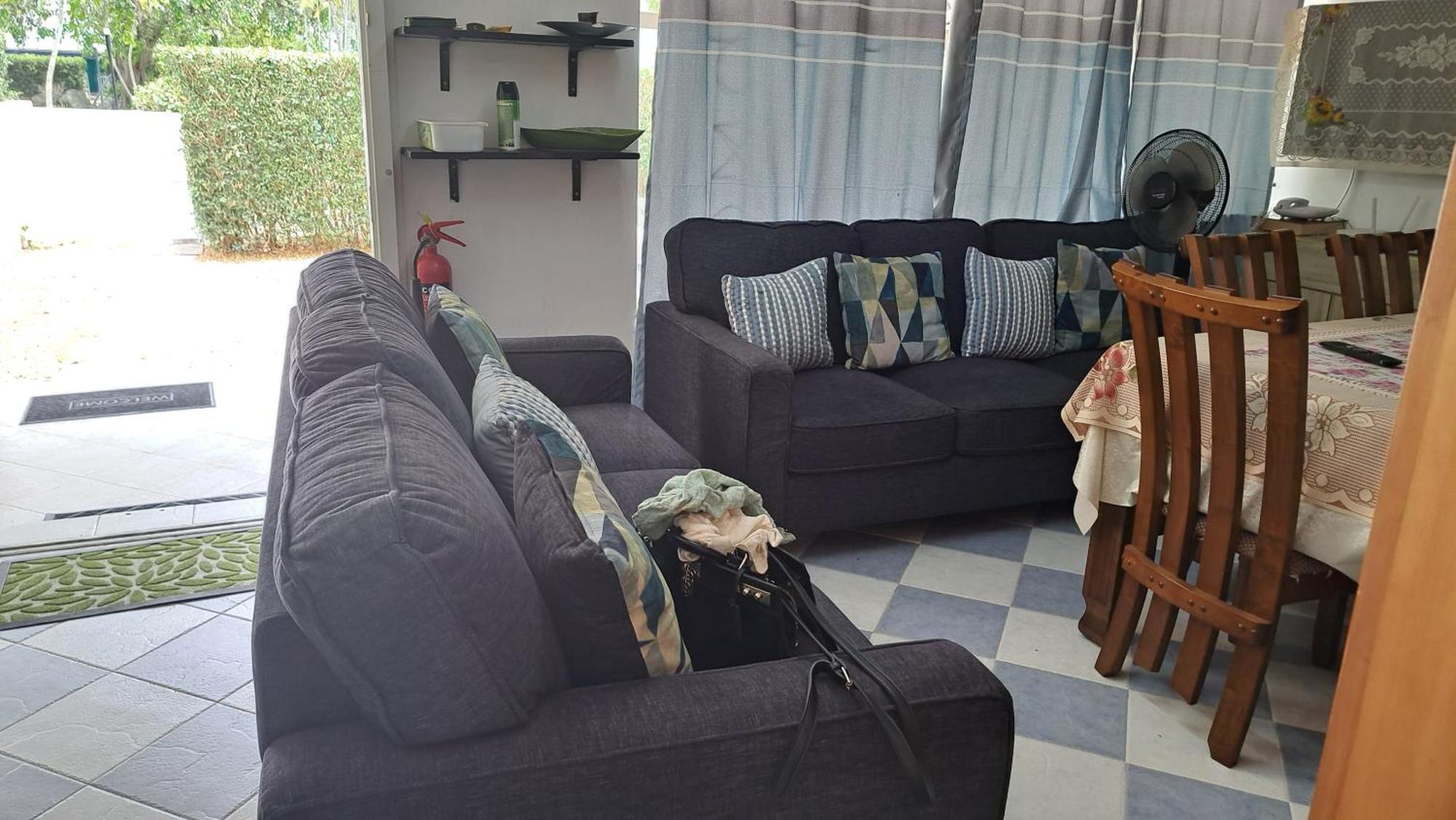 Peaceful And Private Villa กรองด์เบย์ ภายนอก รูปภาพ